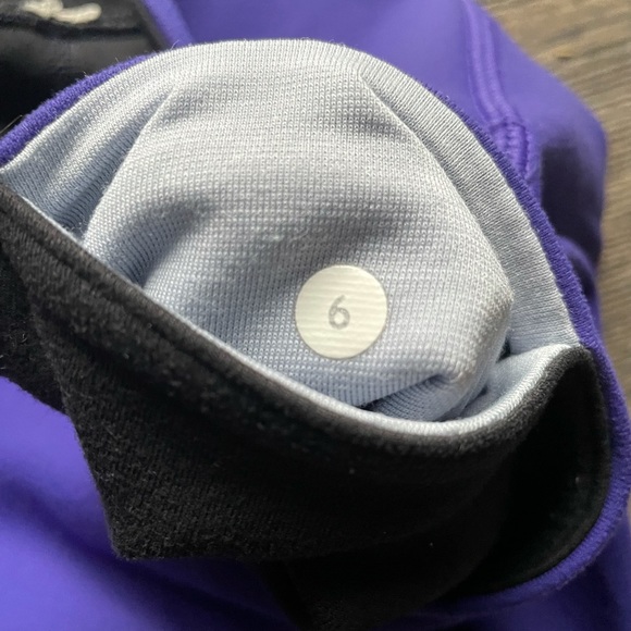 Size 6 lulu crop in MINT condition NO PILLING - Picture 3 of 5